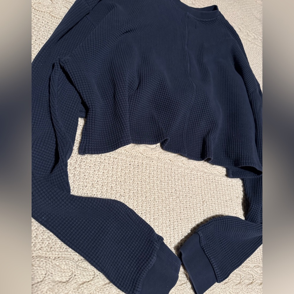 Hudson oversized waffle weave cropped raglan sweatshirt. Medium - Picture 6 of 13